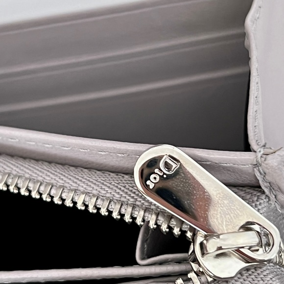 Dior wallet on Chain - Picture 8 of 12